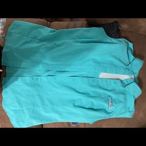 Columbia woman’s sleeveless button up size M